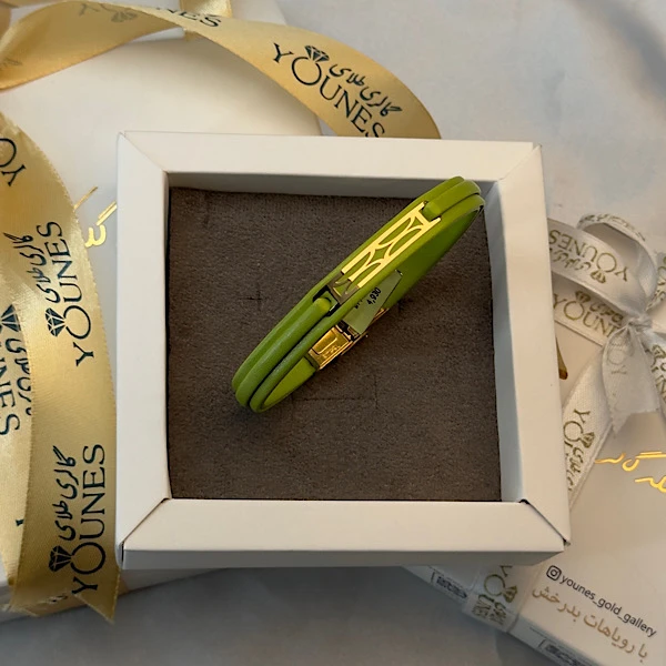 تصویر دوم دستبند طلا زنانه چرمی مستطیل مینیمال L442